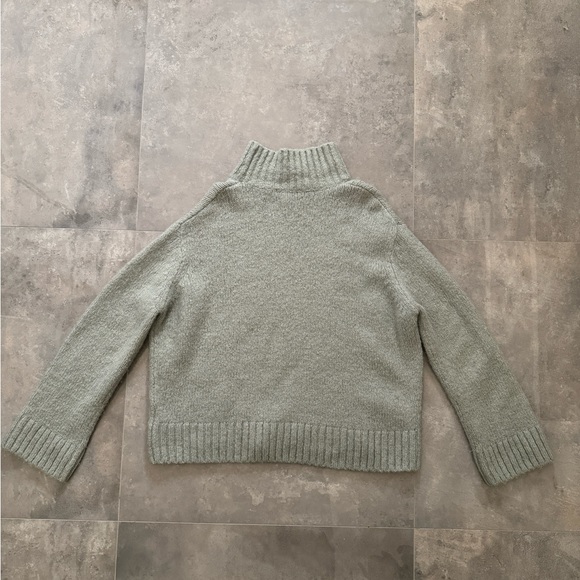 H&M Sage Green Turtleneck Size Small - Picture 4 of 5